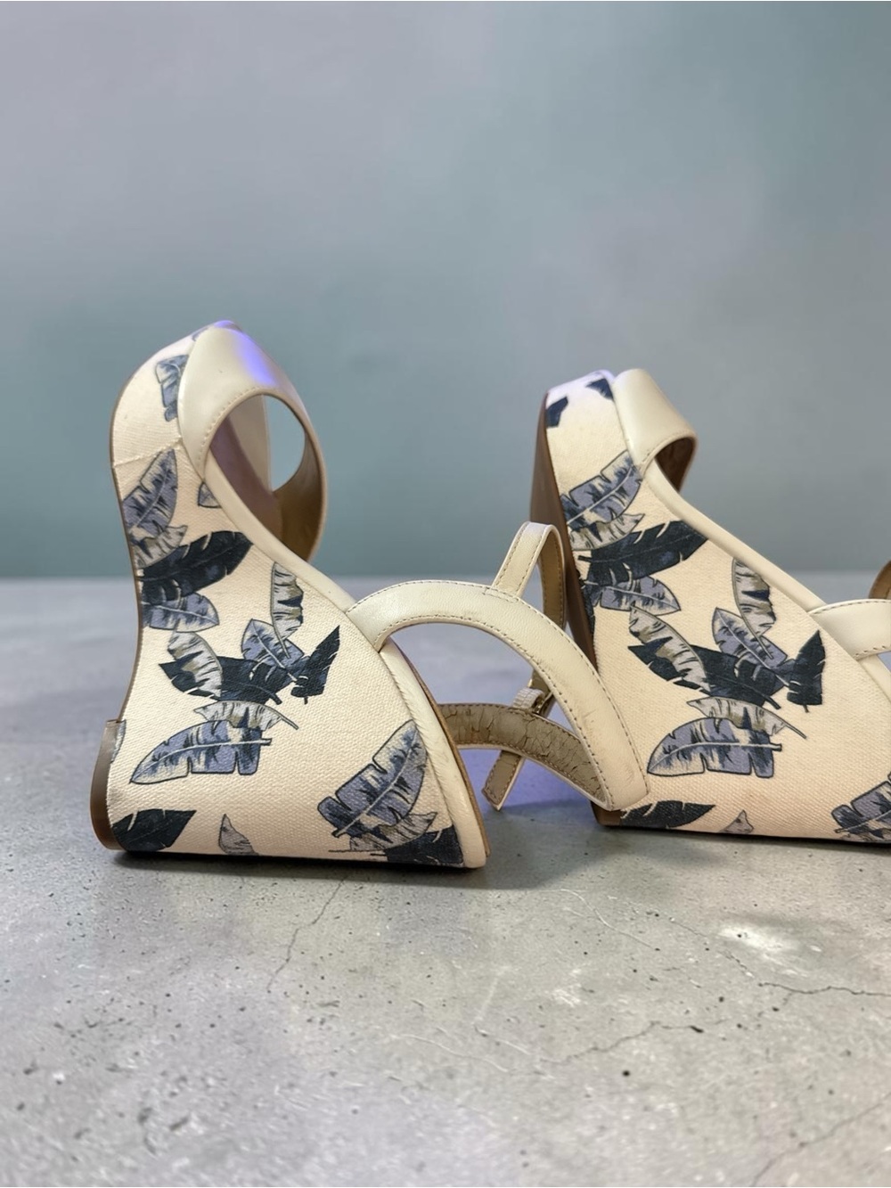 GILI Printed Wedge Cream Sandals Size 5 – Preowned